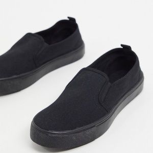 SOLD // Black wide-fit slip on shoes
